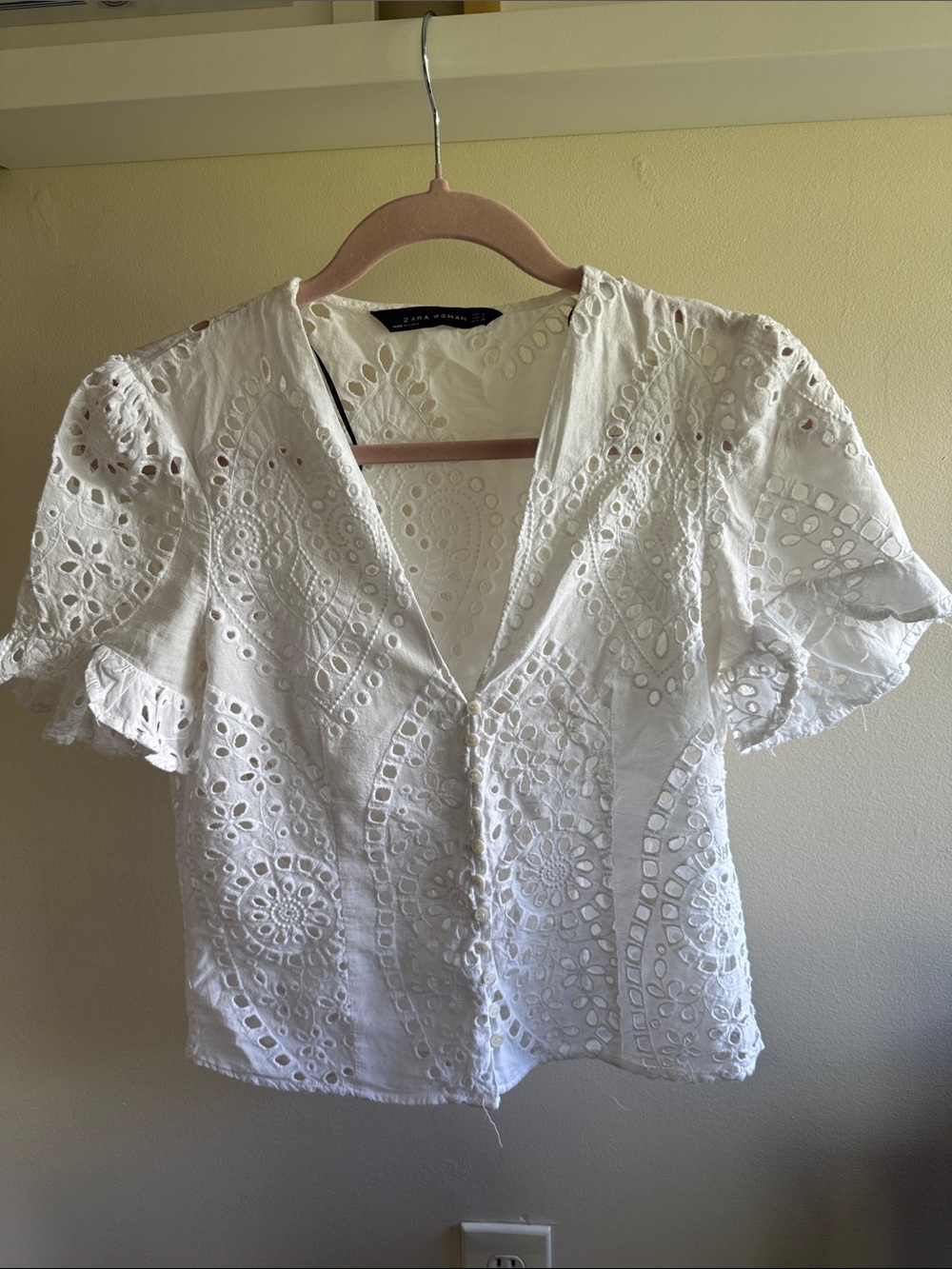 Zara White Eyelet V-Neck Puff Sleeve Blouse size M
